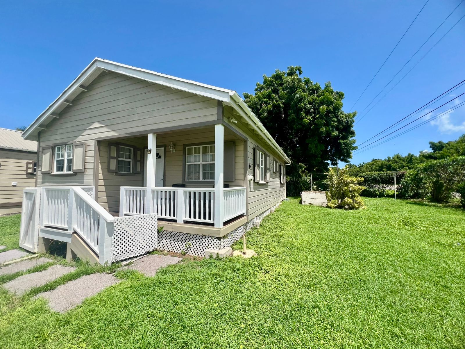 Furnished 2-bedroom cottage for rent in Royal Gardens, Antigua
